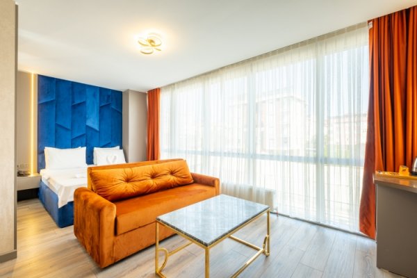 Standart Oda, Kara Manzaralı