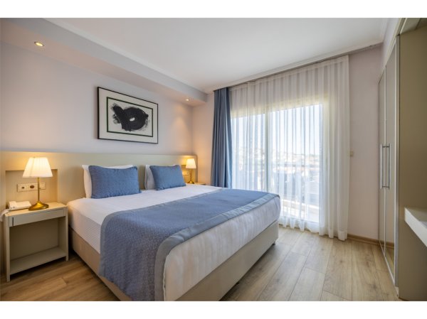 Standart Oda, Kara Manzaralı (Balkonlu)