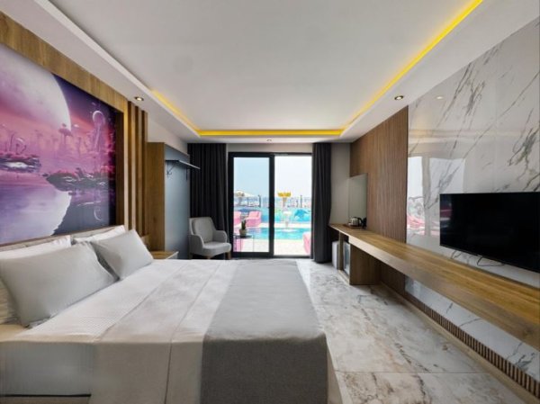 Deluxe Oda, Havuz Manzaralı