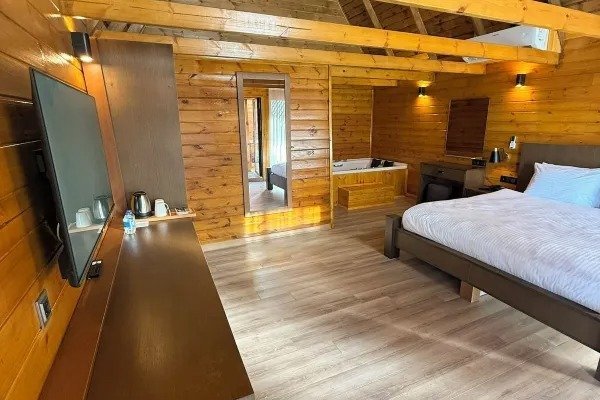 Junior Suit Bungalov Oda (Jakuzi)