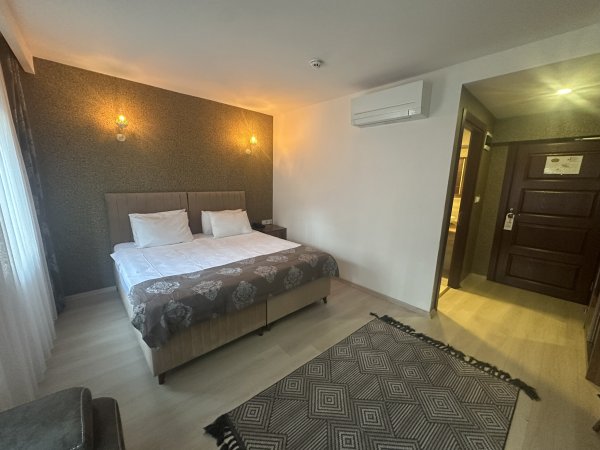 Deluxe Room (3 Person)
