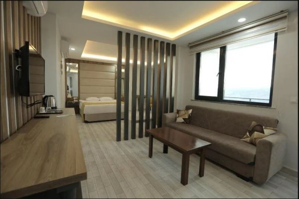 King Apartment Flat Has Balcony Room, Lake View (Balcony)