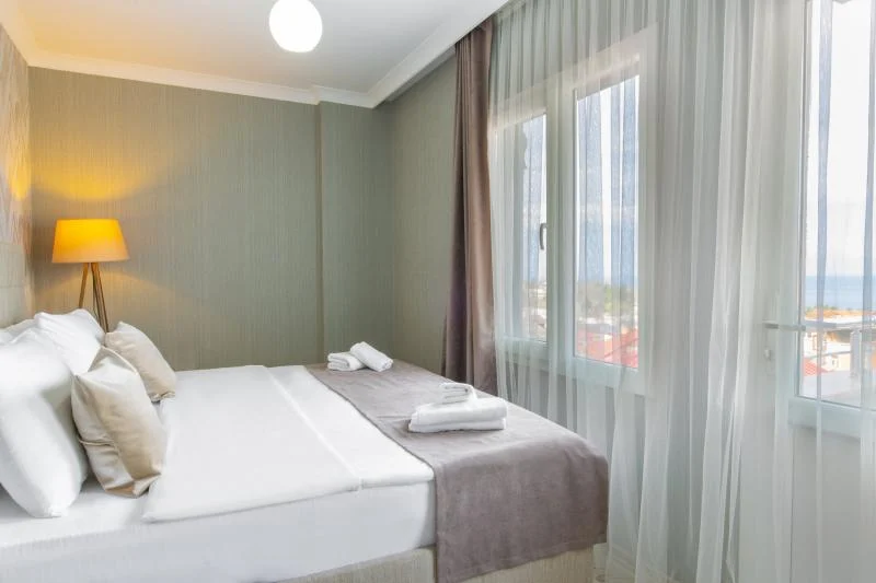 Junior Suit Oda, Deniz Veya Kara Manzaralı