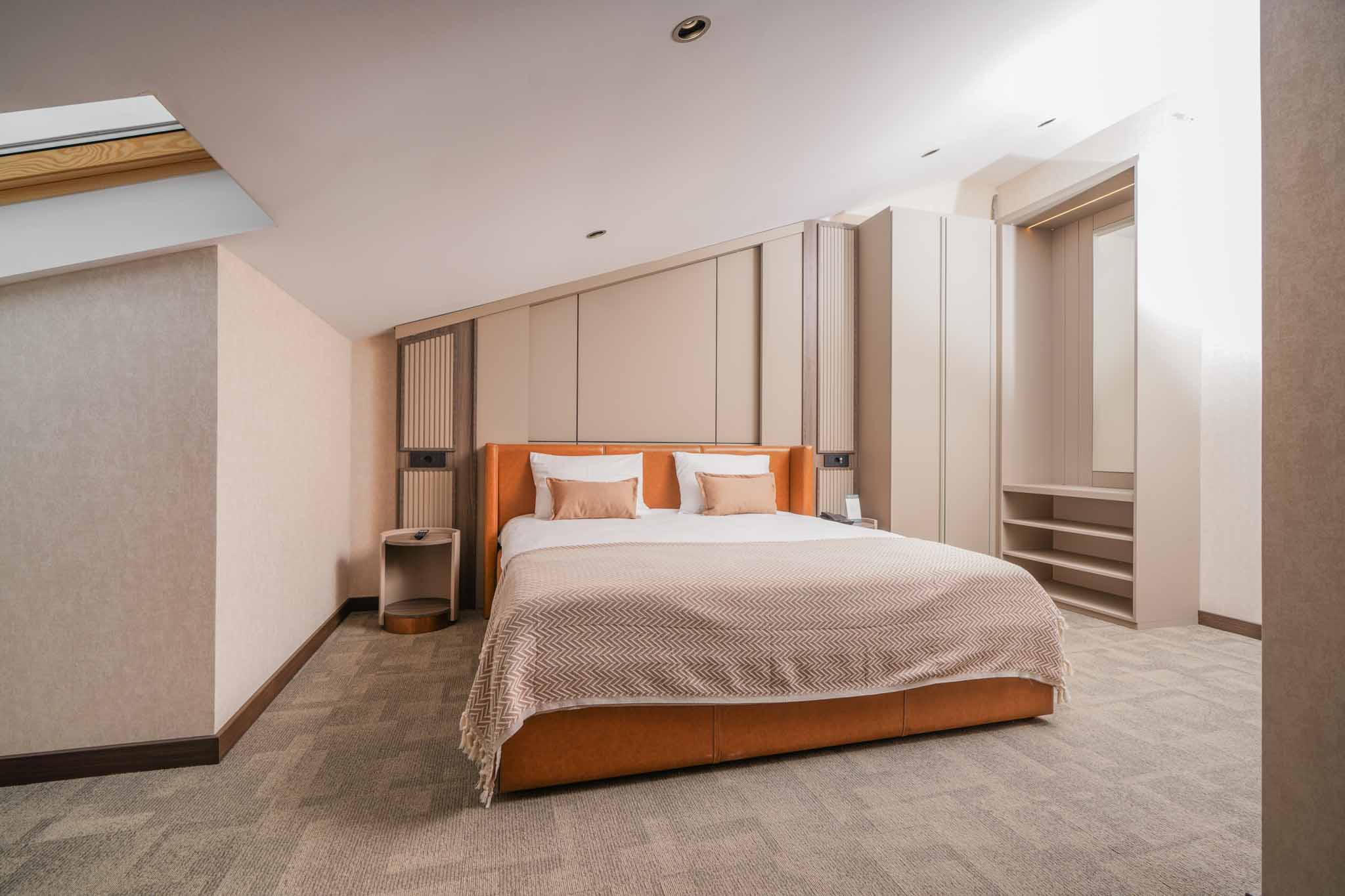 Köşe Çatı Teras Katı Oda