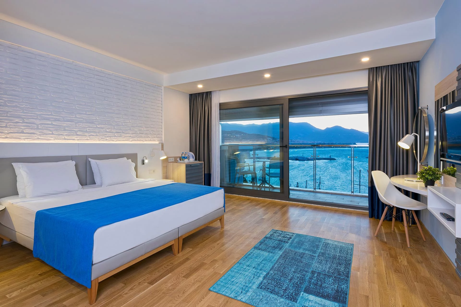 Standart Oda, Deniz Veya Havuz Manzaralı