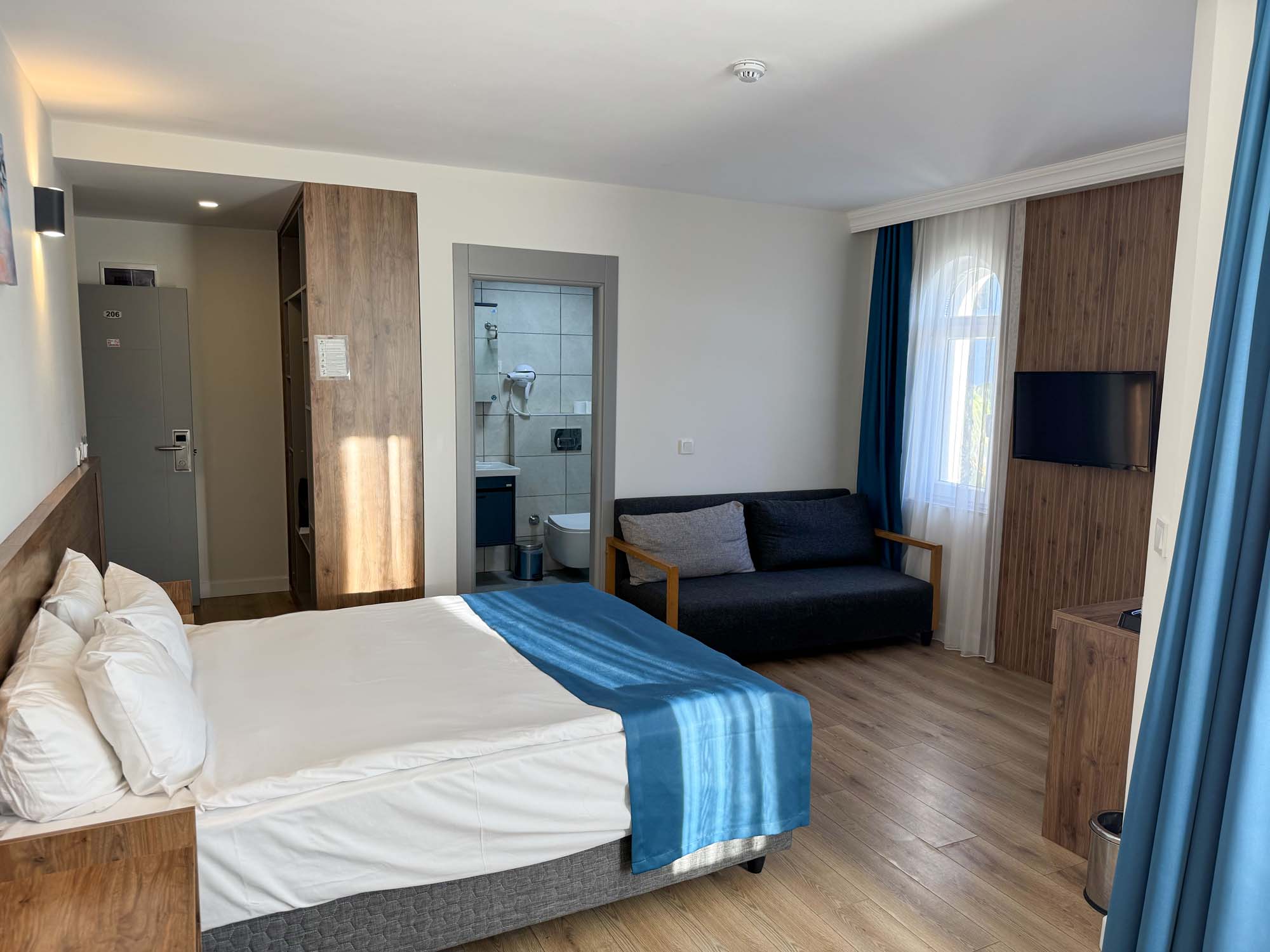 Superior Room (3 Person)